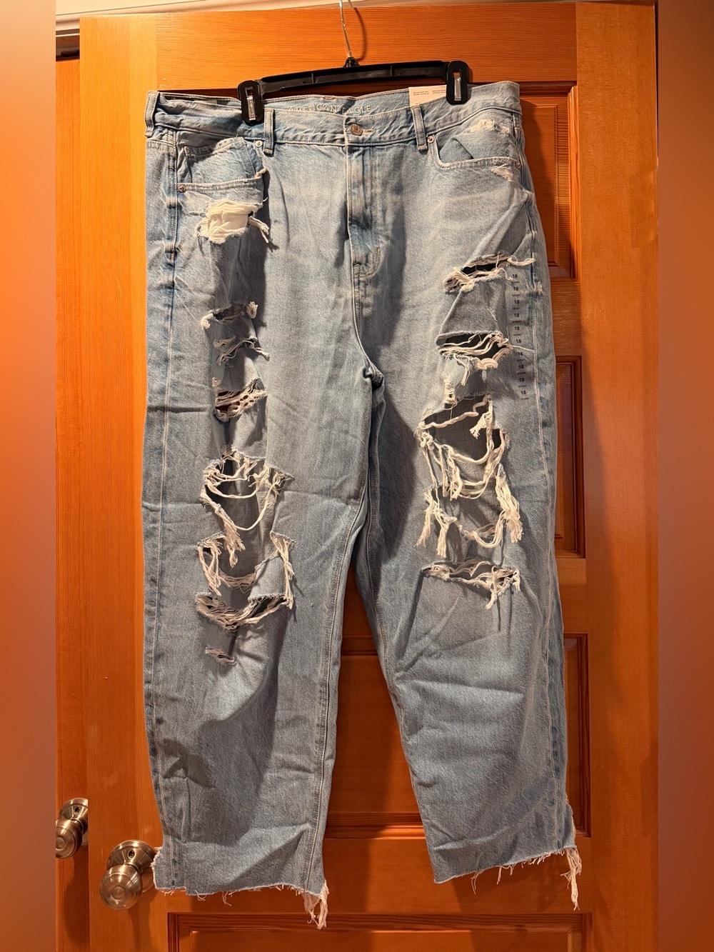 American Eagle Outfitters Light Blue Distressed Relaxed Jeans